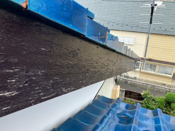 越谷市にて屋根修理〈破風板の板金カバー〉 施工前